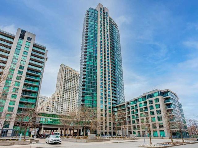 Luxury Suites Steps To Cn Tower Торонто Екстериор снимка