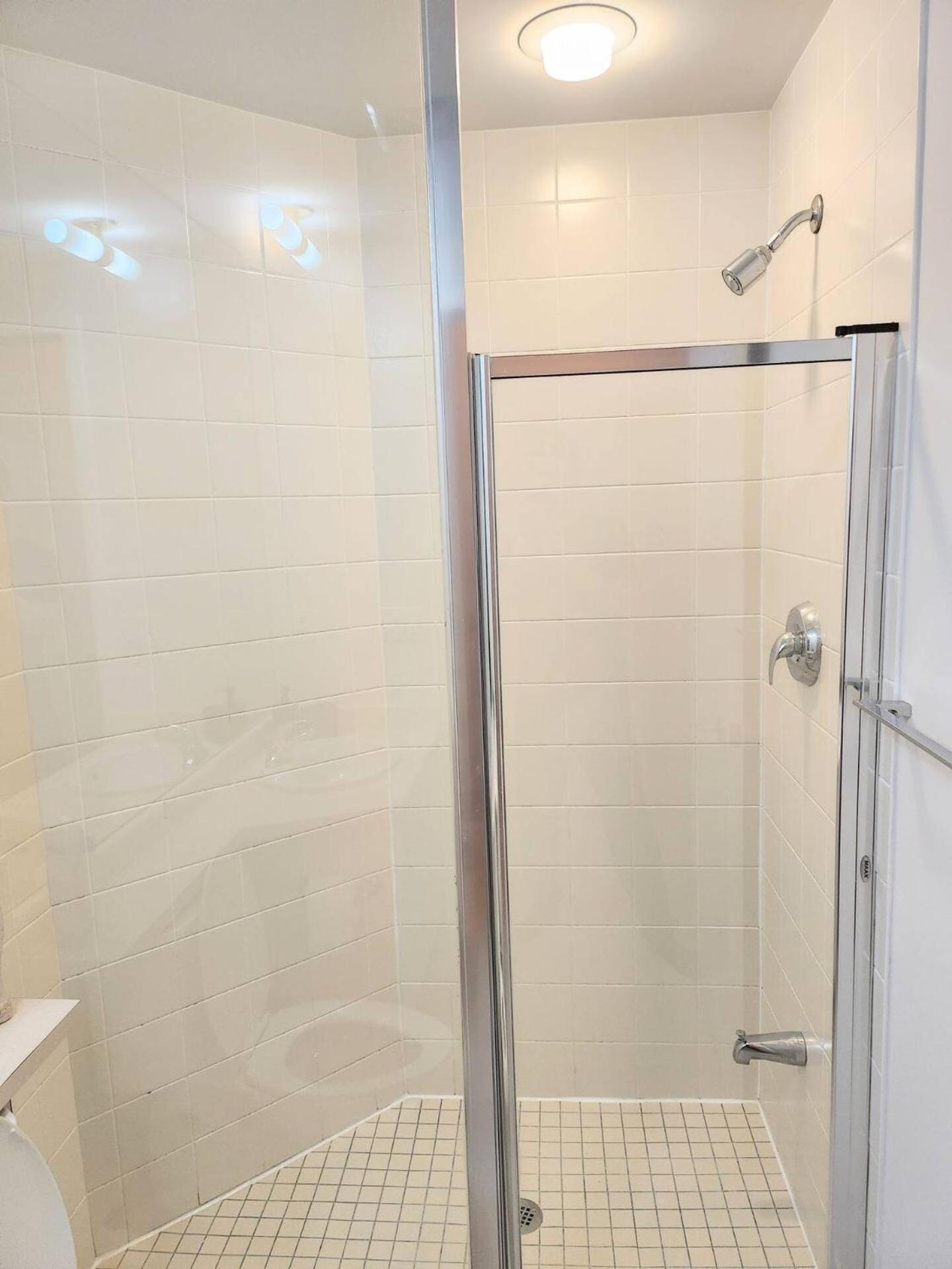 Luxury Suites Steps To Cn Tower Торонто Екстериор снимка