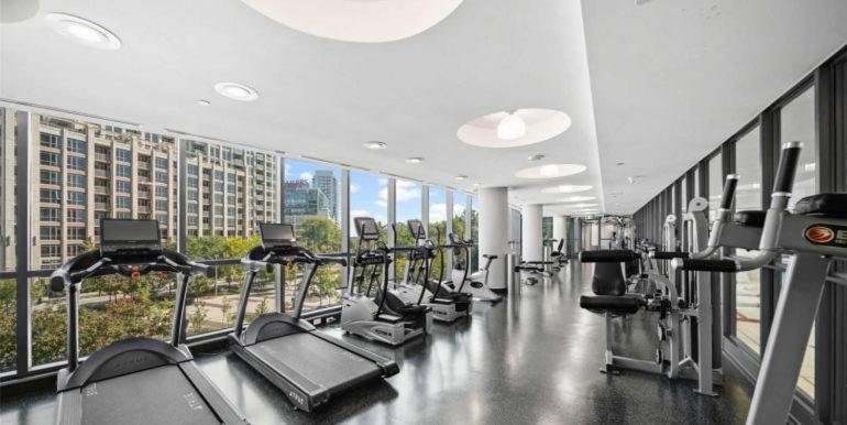 Luxury Suites Steps To Cn Tower Торонто Екстериор снимка